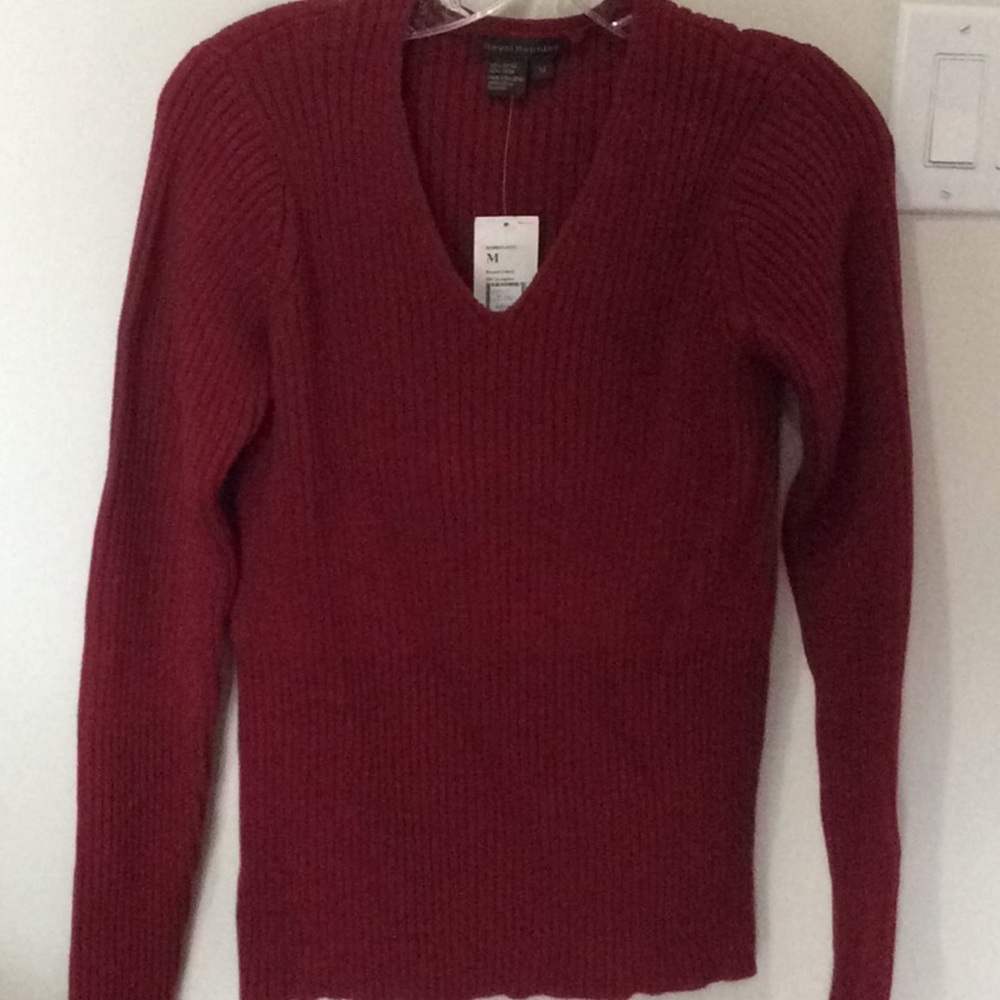 BURGUNDY RIB  V-NECK SWEATER